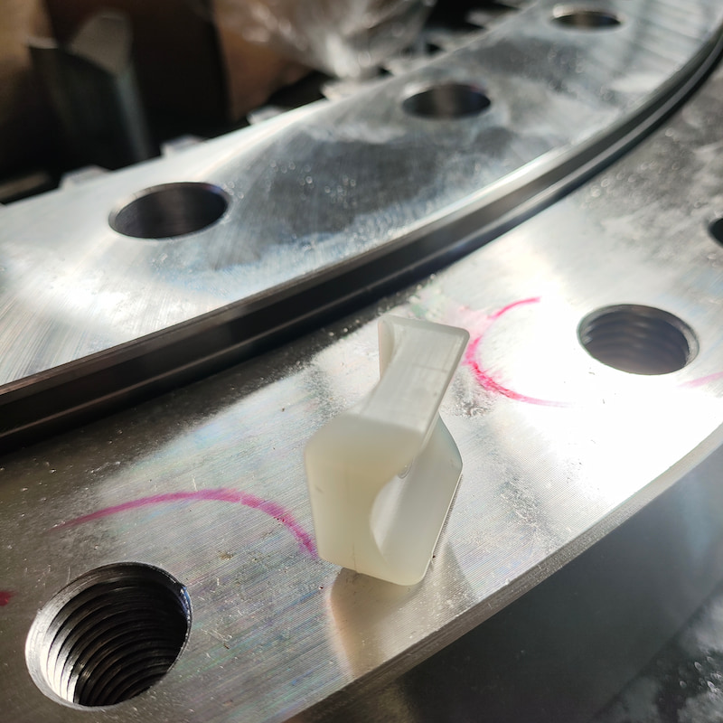 Roller slewing bearings