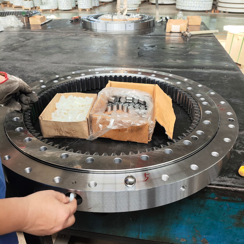 Slewing bearings with internal gear