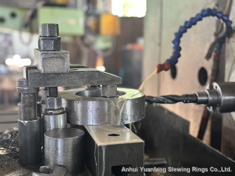 Slewing bearing machining Slewing bearing machining