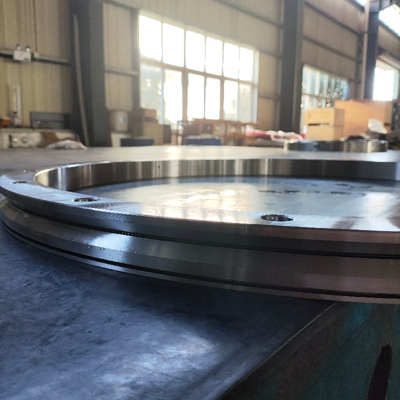Cross roller slewing bearing